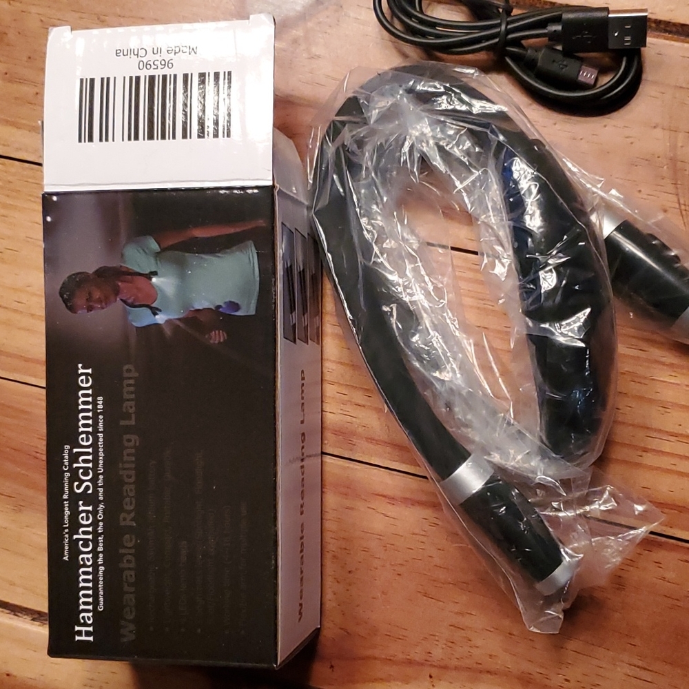 Wearable reading lamp